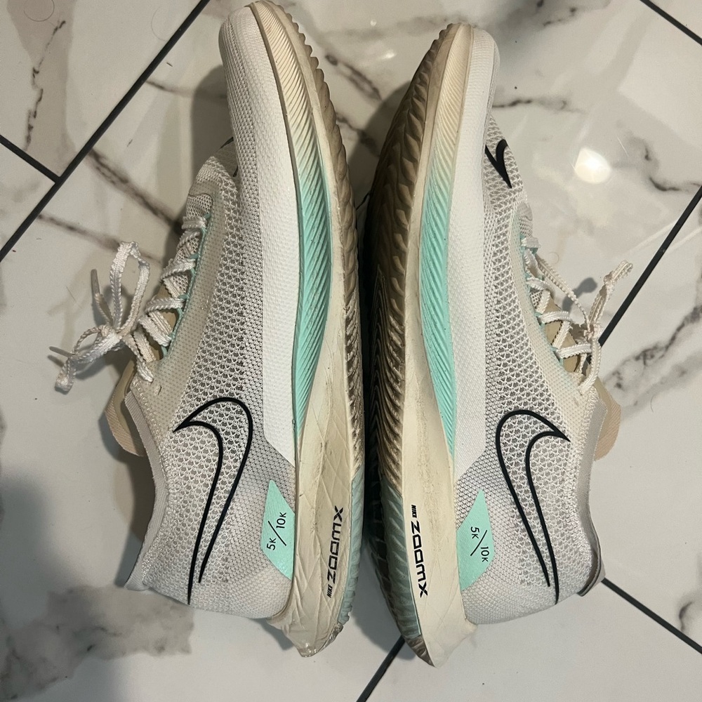 Nike men’s White and Green Athletic Shoes with Cushioned Sole